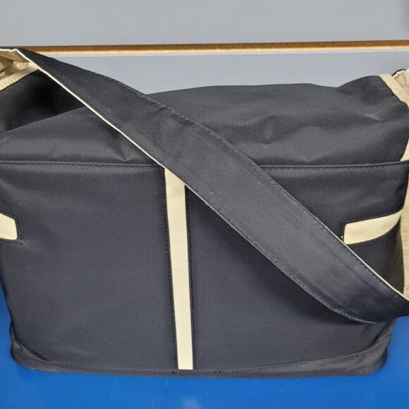 Medela Pump In Style Advanced Breast Pump with Bag & Other Accessories - Picture 11 of 12